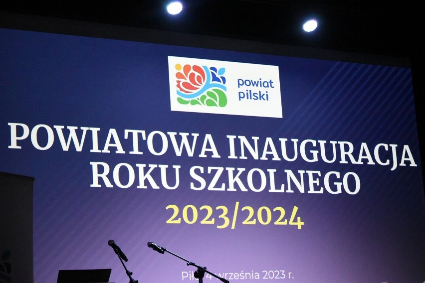 Powiat pilski uroczyście zainaugurował rok szkolny 2023/2024. Zobaczcie zdjęcia