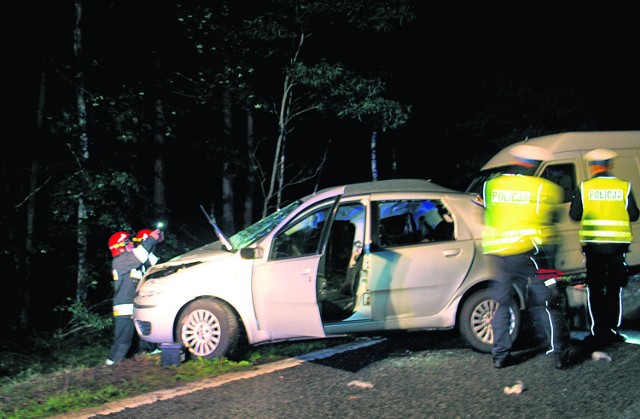 Policjanci proszą o pomoc świadków tragicznego wypadku w Błądzimiu.