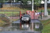 Ulewa Jelenia Góra. Basen przy ul. Sudeckiej i stadion przy ul. Złotniczej  w wodzie