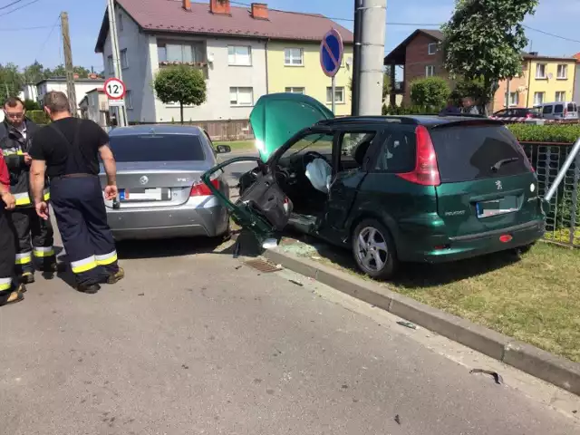 Zderzenie samochodów w Brzezinach w powiecie kaliskim