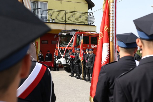 Święto w Ochotniczej Straży Pożarnej w Skarżysku-Kamiennej. 100 lat jednostki ma osiedlu Książęcym i nowy wóz. Więcej na kolejnych zdjęciach.