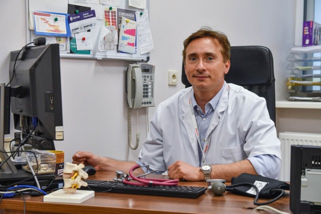 Lekarz Waldemar Gadziński jest specjalistą medycyny rodzinnej i kierownikiem Przychodni Łomżyńska w Bydgoszczy. To także konsultant wojewódzki w dziedzinie medycyny rodzinnej.