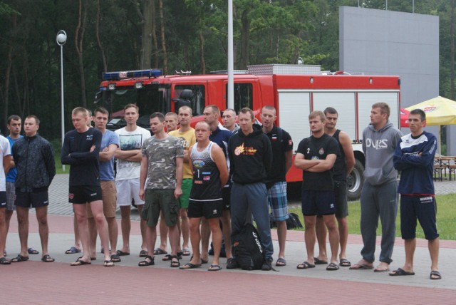 W mistrzostwach Polski strażaków w siatkówce plażowej startują 22 zespoły