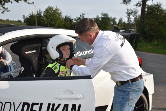 Dziewięcioletni Aleksander Pelikański testował swoją rajdówkę na torze Delta w Polskiej Nowej Wsi pod Opolem.