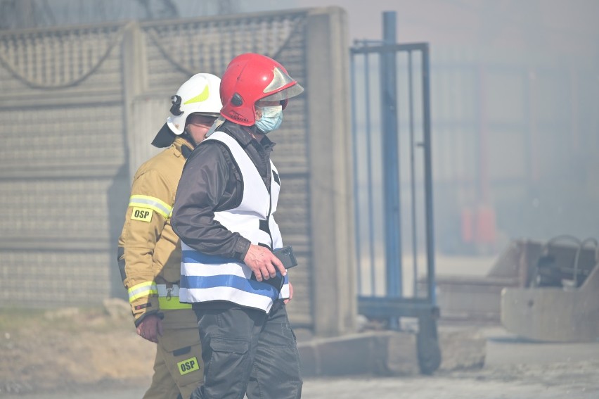 Pożar składowiska makulatury w Grudziądzu. Ogromne straty, największa akcja strażaków od lat