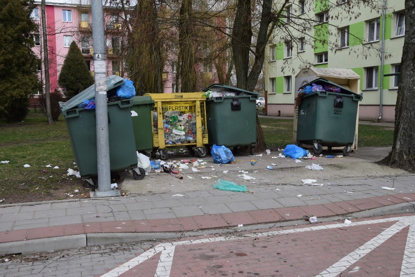 Sokółka. Burmistrz rozważa kary umowne dla MPO za zalegające śmieci na ulicach 
