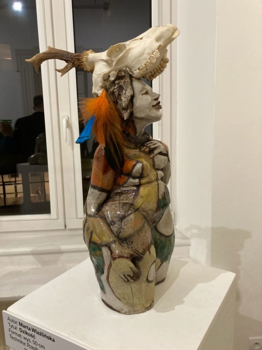 Rzeźby z Goleniowa na wystawie w Szczecinie. Przyciągały ludzi