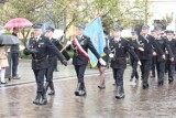 Obchody Narodowego Święta 3 Maja w Myślenicach. Przez rynek przemaszerowała defilada 