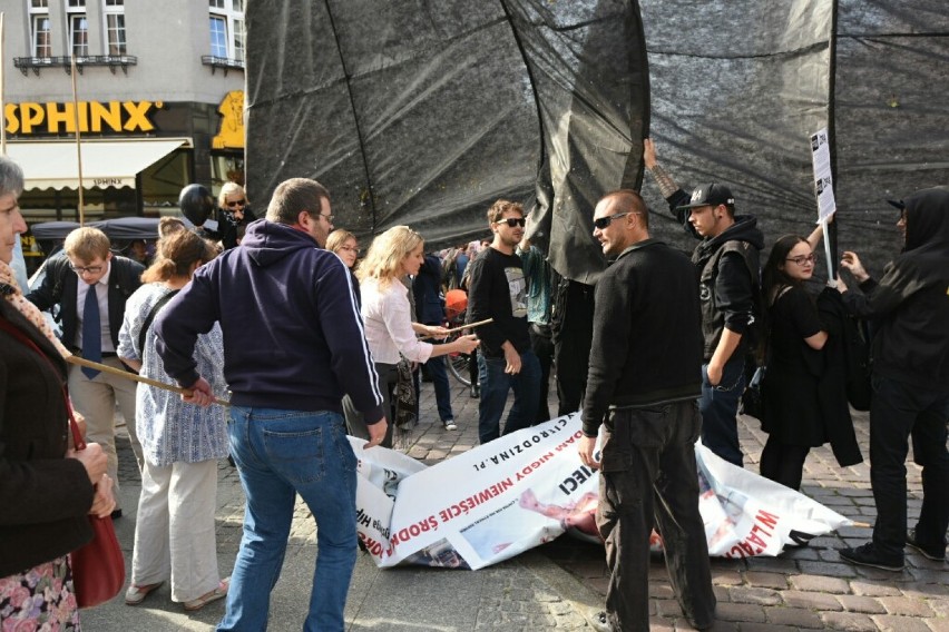Zobacz także: Czarny protest w Toruniu...