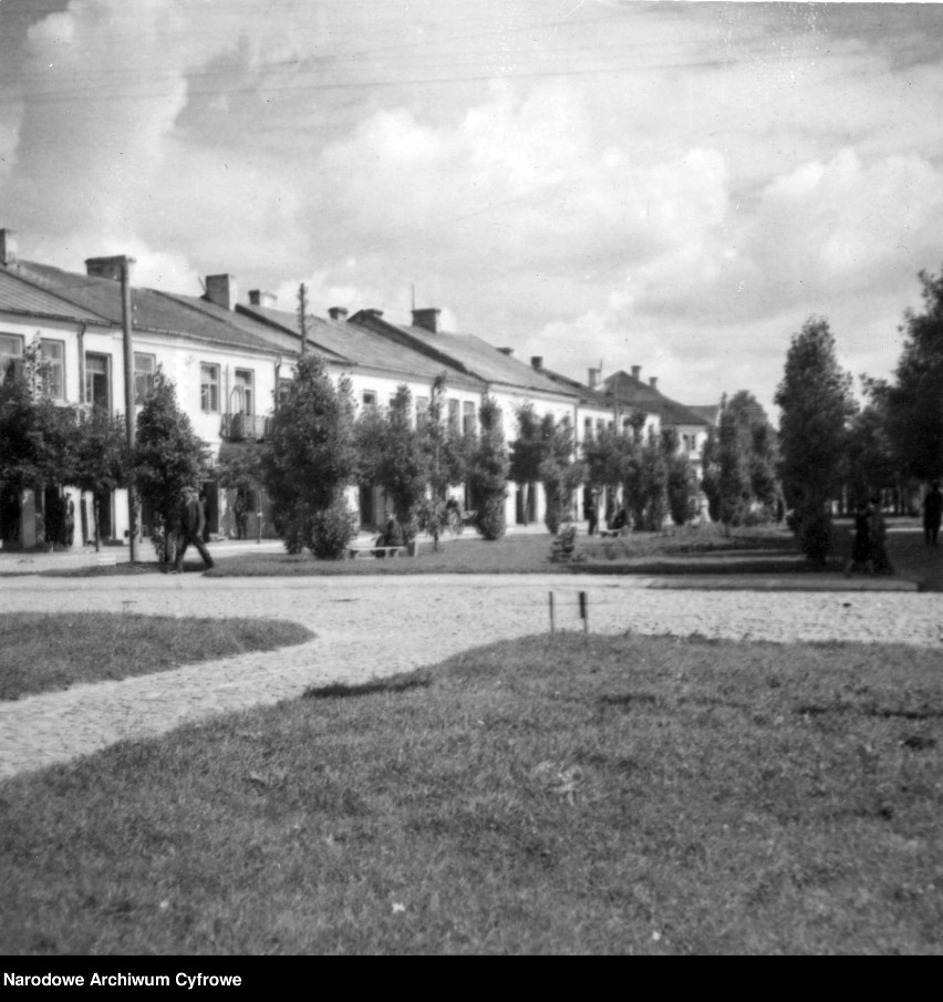 Opole Lubelskie. Skwer na rynku. 1939 - 1945 r.