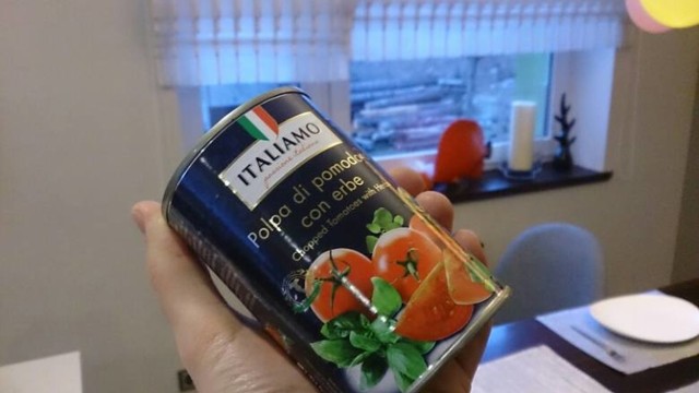 Lidl wycofał ze sprzedaży pomidory w puszce. Mogą zawierać plastik.
