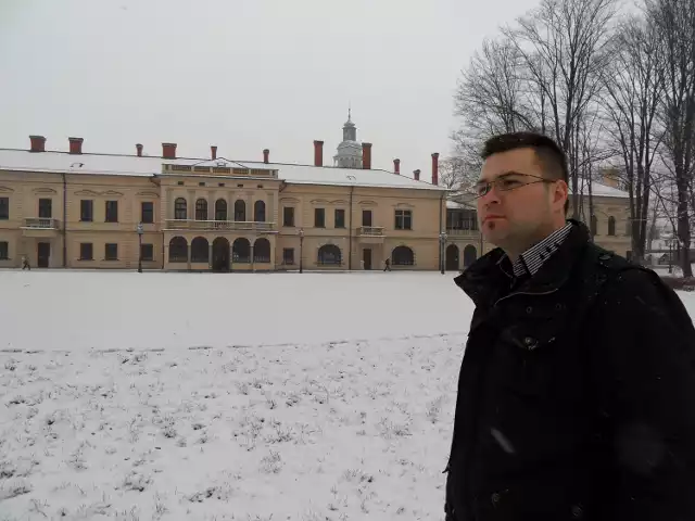 Rzecznik starostwa, Krzysztof Fiołek mówi, że w ciągu kilku ostatnich lat samorząd powiatowy bardzo dużo zainwestował w Nowy Zamek.