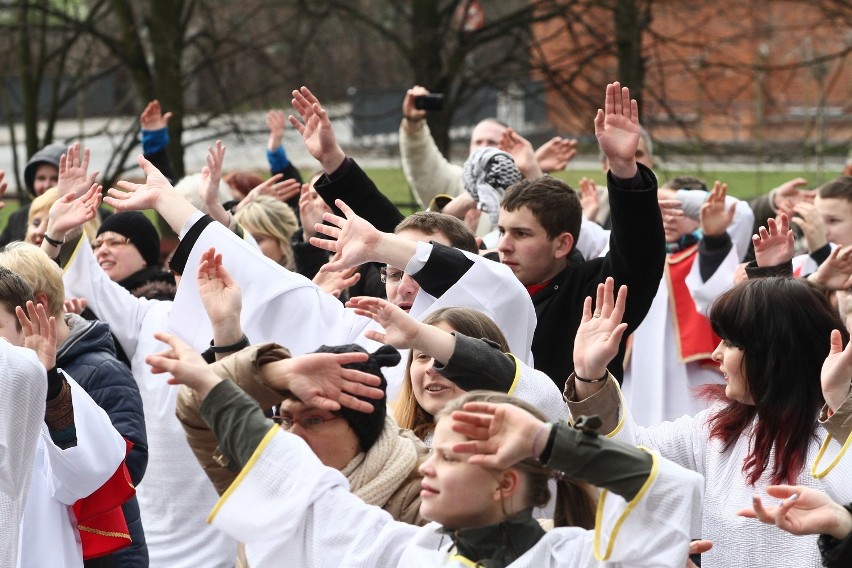 Wielkanocny Taniec Radości w Pabianicach [ZDJĘCIA]