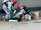 Wyciek chemiczny w DHL w Łyskach. Interweniowali strażacy. Zobacz zdjęcia