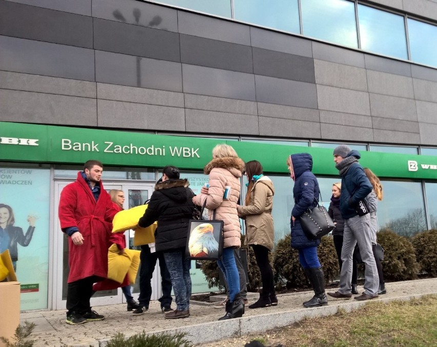 Ikea Łódź rozdała mieszkańcom Łodzi 640 poduszek