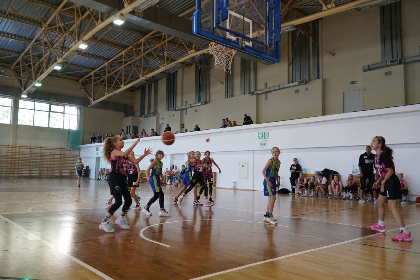 Pantery pokazały klasę. Koszykarskie święto w hali przy Tetmajera w Skierniewicach