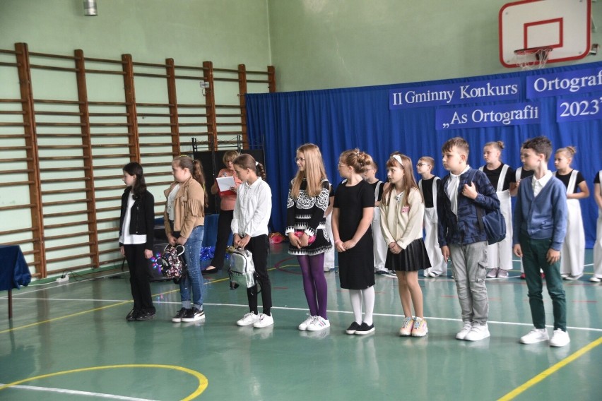 W konkursie "As Ortografii" wzięli udział uczniowie ze szkół...