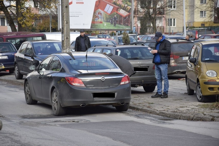 Zderzenie trzech aut na Nowym Świecie w Kielcach (WIDEO, zdjęcia)