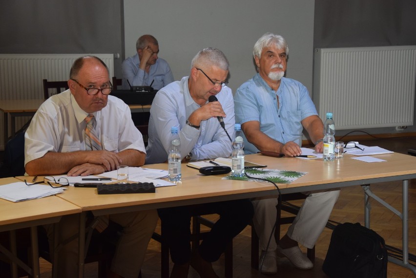 Na sesji rady miejskiej Kościana pytano o stan wody w Obrze