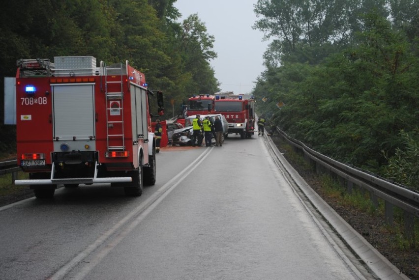 Wypadek na ul. Zielonej w Węgierskiej Górce. Jedna osoba nie żyje