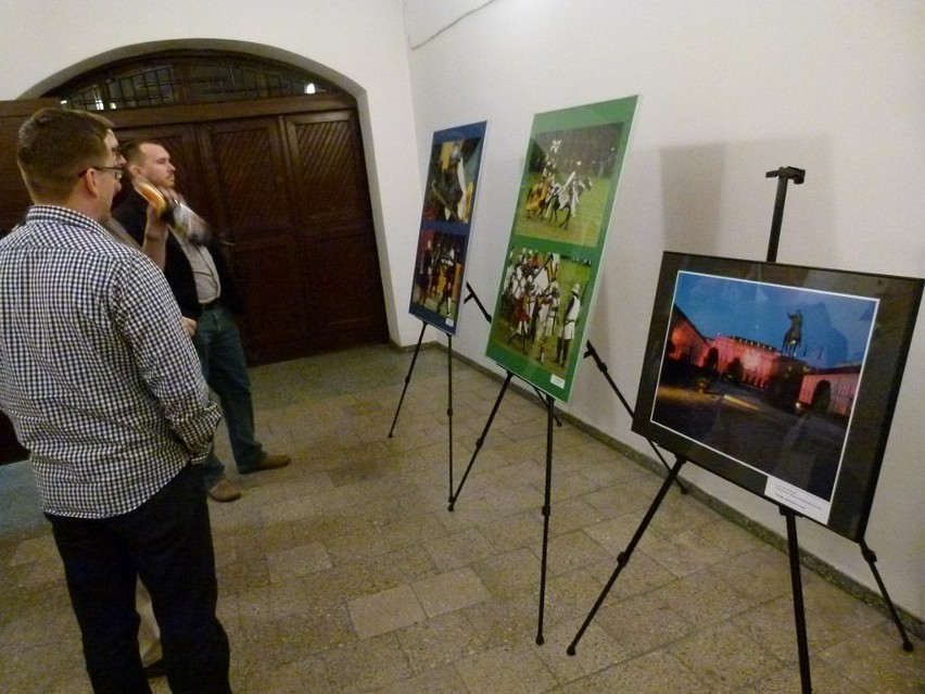 Żołnierski przegląd w Sieradzu. Film, fotografia i plastyka...