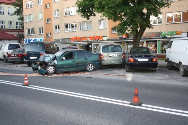 Pijana 20-latka rozbiła siedem aut