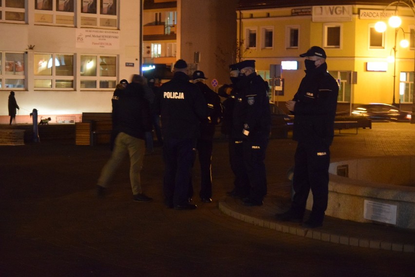 Strajk kobiet w Wieluniu. Demonstranci spacerowali w...