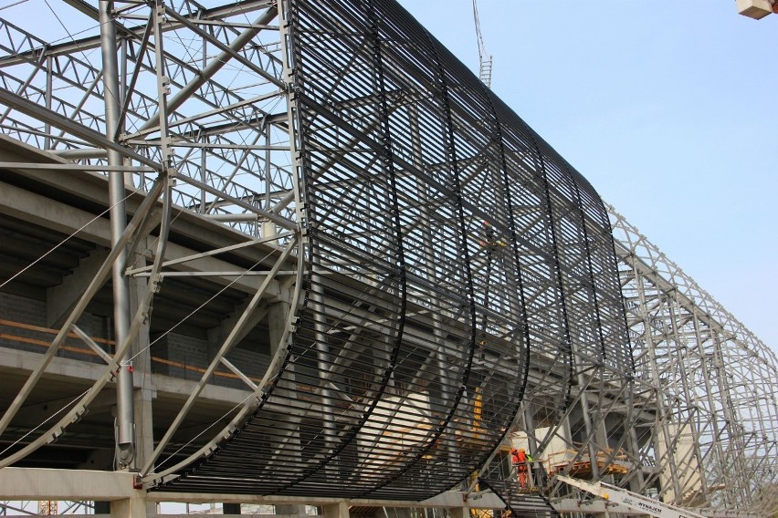 Budowa stadionu Górnika Zabrze. Zakończyła się budowa trybun i montaż dźwigarów [ZDJĘCIA]