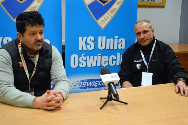Rudolf Rohaczek (z lewej, trener Cracovii) i Jirzi Szejba, opiekun Unii Oświęcim