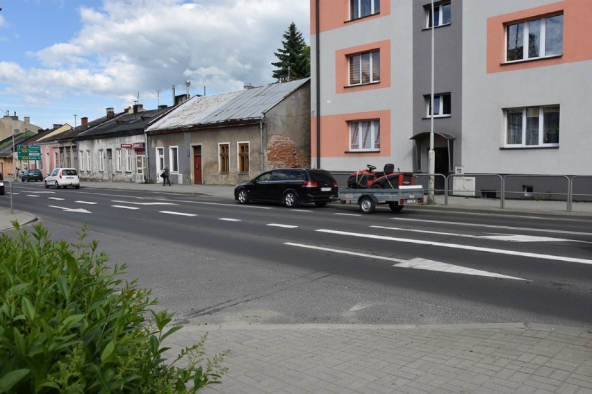 Mieszkańcom bloków przy ul. Kościuszki zabrano lewoskręt. Teraz, by dotrzeć do domu albo do pracy, krążą po osiedlu