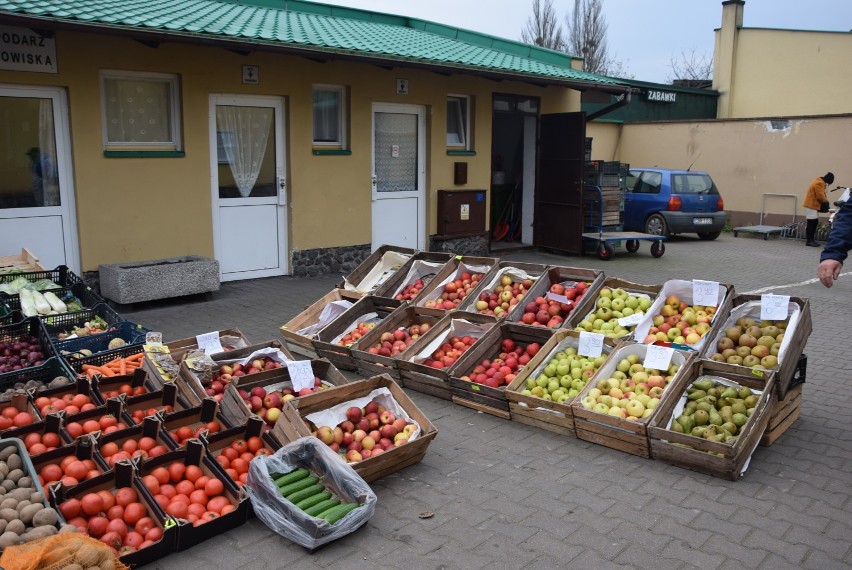 Na targowisku w Brodnicy chętnie robią zakupy mieszkańcy...