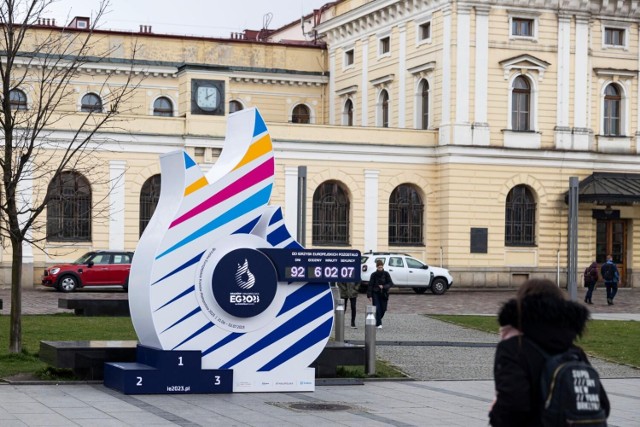 Na placu Nowaka-Jeziorańskiego w Krakowie umieszczono zegar odliczający czas do rozpoczęcia imprezy.