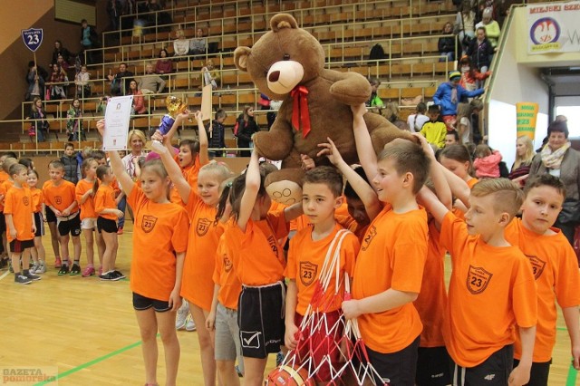 Uczniowie włocławskiej Szkoły Podstawowej nr 23 zwyciężyła wczoraj w finale zawodów miejskich "Sprawny Miś" 2016. Kolejne miejsca zajęli zawodnicy podstawówek nr 11, 20 oraz 5. Chłopcy i dziewczęta z klas I-III rywalizowali w torach przeszkód i grze w "dwa ognie".