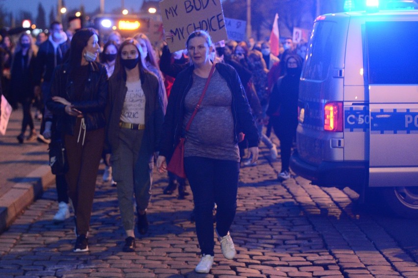 Protest w Grudziądzu przeciwko zaostrzaniu prawa aborcyjnego [zdjęcia]