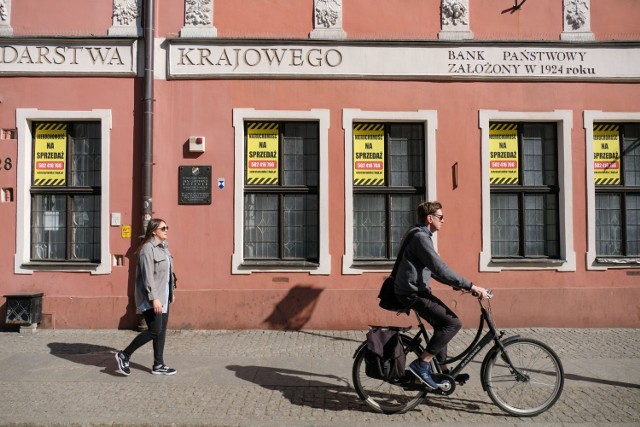 Budynki służyły wcześniej Bankowi Gospodarstwa Krajowego