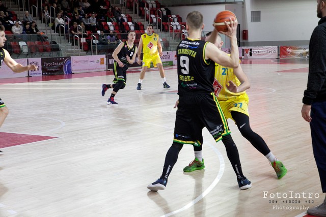 Co za mecz! Sklep Polski MKK Gniezno musiał rozegrać trzy dogrywki z Tarnovią Basket Tarnowo Podgórne!