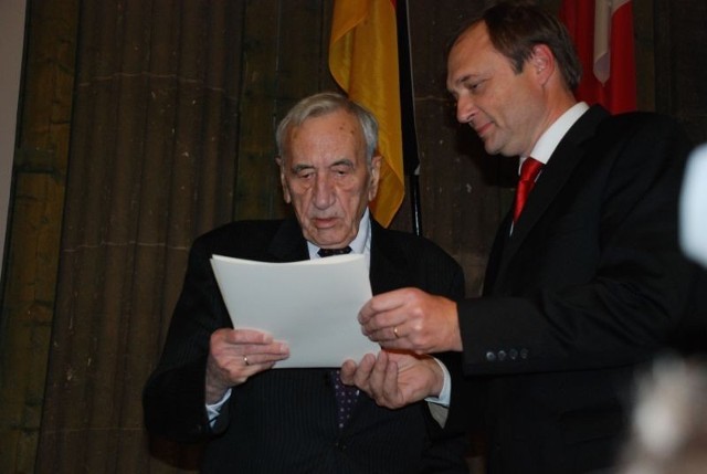 Premier Tadeusz Mazowiecki został uhonorowany Nagrodą Mostu w tym roku