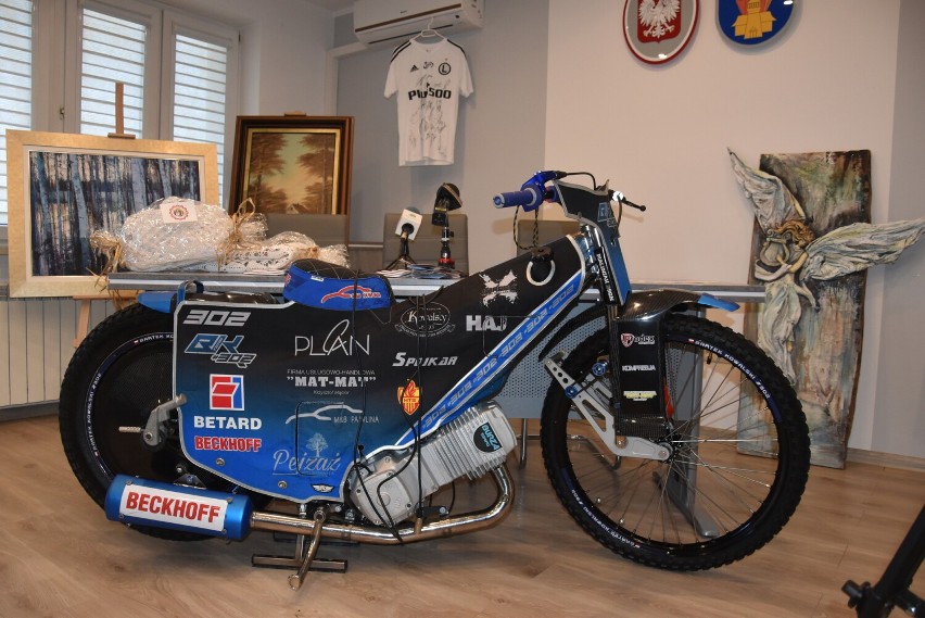 Motocykl żużlowy młodzieżowego mistrza Polski wystawiony na licytację. To gratka tegorocznego Koncertu Charytatywnego w Skrzyszowie