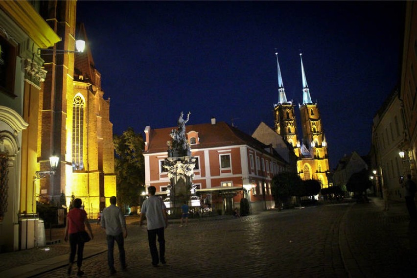 Północna wieża wrocławskiej katedry na Ostrowie Tumskim jest...