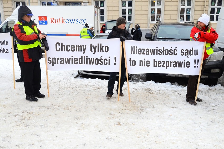 Protest przed Sądem Okręgowym w Poznaniu: Pracownicy bronią Stokłosy [ZDJĘCIA]