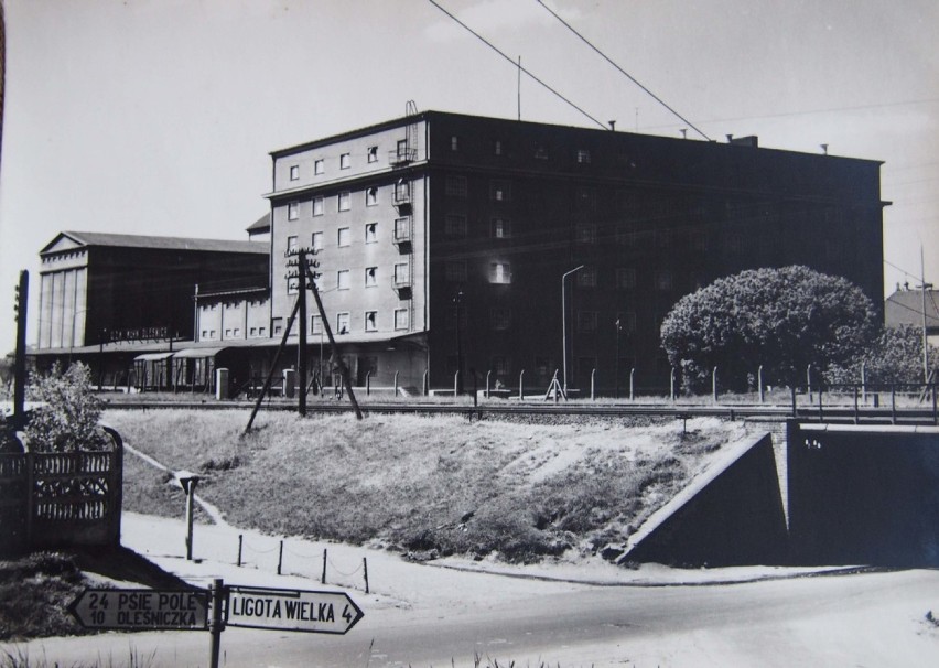 Budynek młyna, fot. J. Milka, lata 60-te, ze zbiorów Teresy...