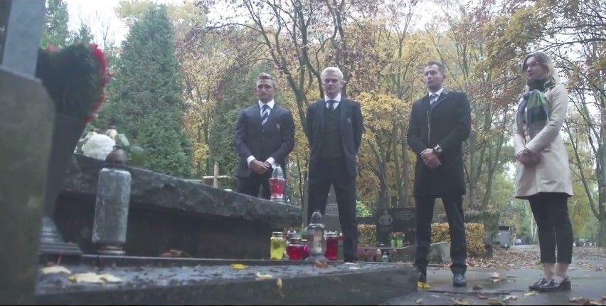 Piłkarze Legii Warszawa odwiedzili groby zmarłych...