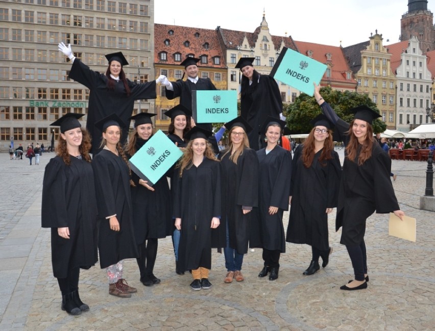Studenci odśpiewali "Gaudeamus igitur" na wrocławkim Rynku