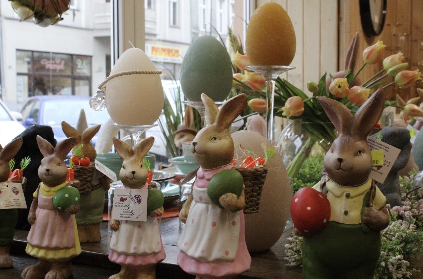 Wielkanocne promocje i dekoracje w sklepach na terenie Gniezna