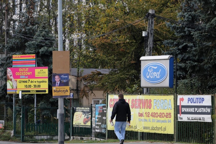 Chaos reklamowy w Krakowie wciąż pozostaje nieuporządkowany