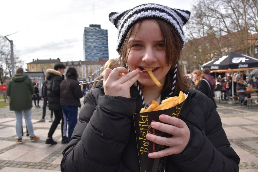 Jednym z popularnych smaków są frytki belgijskie.