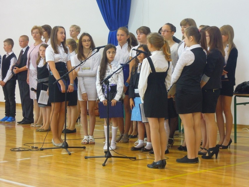 Rozpoczęcie roku szkolnego w powiększonym Zespole Szkół w Grabowcu (zdjęcia)