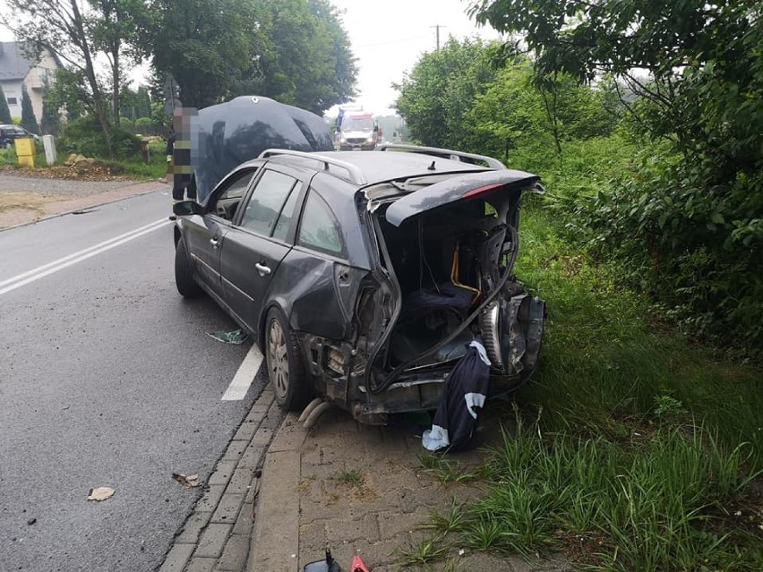 Trzy osoby ranne w wypadku w Niesułowicach. Droga zablokowana [ZDJĘCIA]