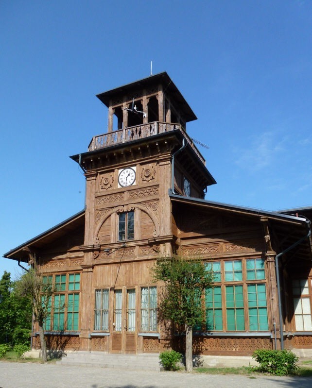 Budynek zaprojektował warszawski architekt Edward Cichocki...