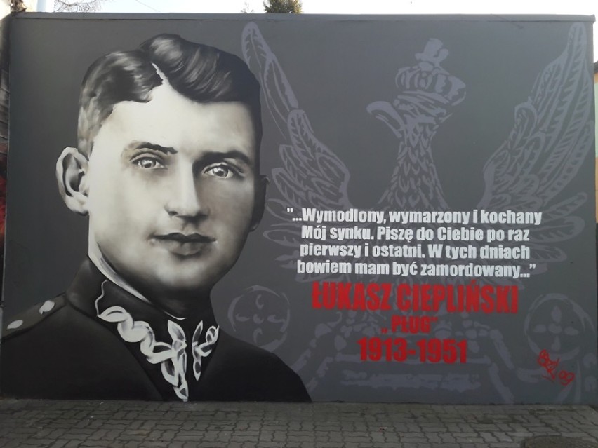 Nowy mural od kibiców dla żołnierzy wyklętych. Portret Łukasza Cieplińskiego na 1-ego Maja (FOTO)